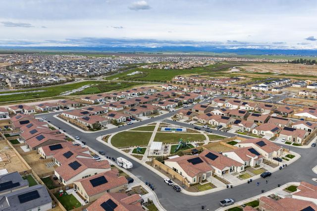 1098 Granite Drive W, Madera, CA 93636