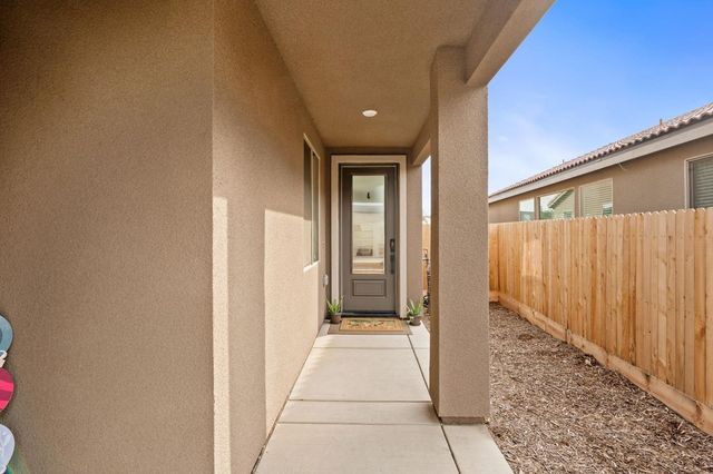 1098 Granite Drive W, Madera, CA 93636