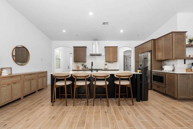 1098 Granite Drive W, Madera, CA 93636