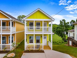 270 West Main St, Dandridge, TN 37725