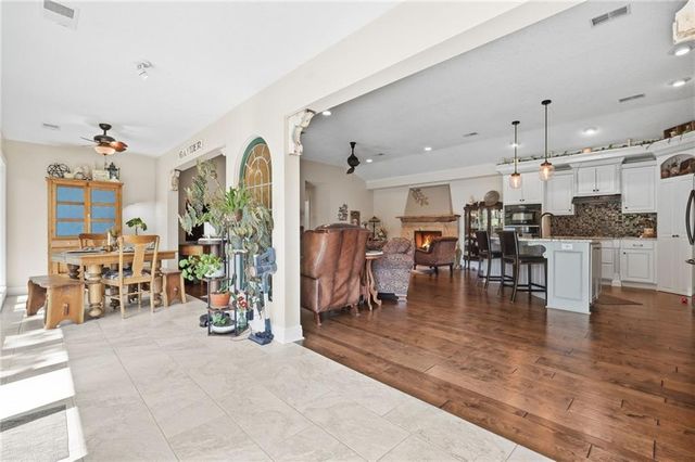 23805 S Scottsdale Drive, Peculiar, MO 64078