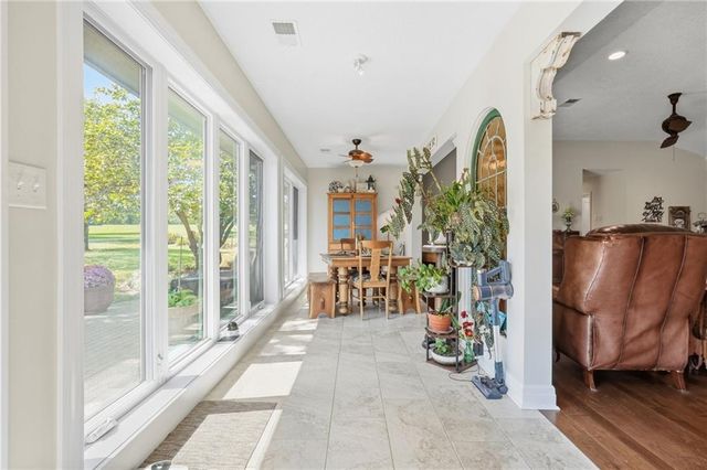 23805 S Scottsdale Drive, Peculiar, MO 64078