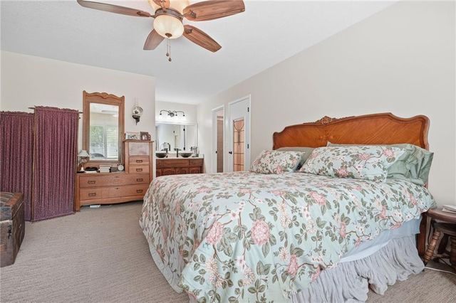 23805 S Scottsdale Drive, Peculiar, MO 64078