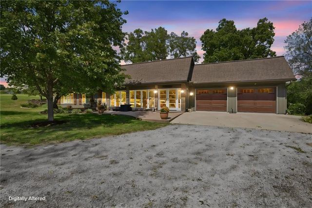 23805 S Scottsdale Drive, Peculiar, MO 64078