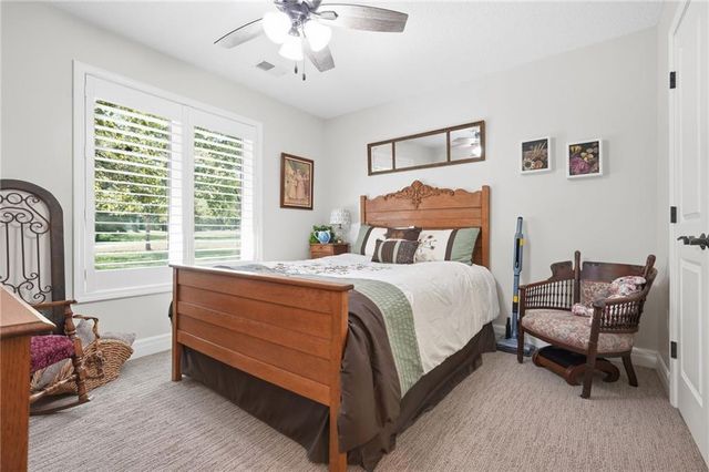 23805 S Scottsdale Drive, Peculiar, MO 64078