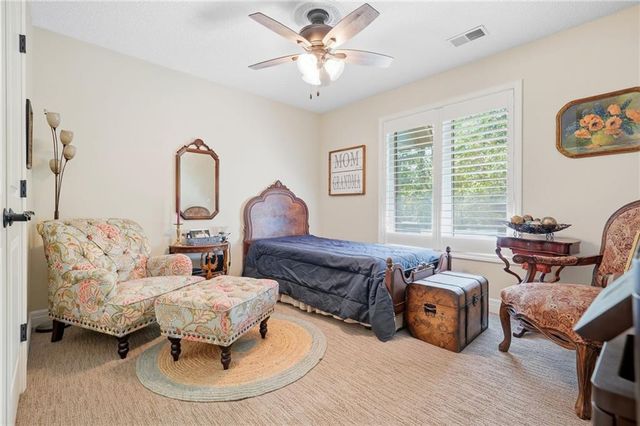 23805 S Scottsdale Drive, Peculiar, MO 64078