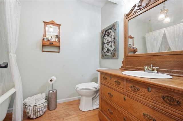 23805 S Scottsdale Drive, Peculiar, MO 64078