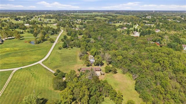 23805 S Scottsdale Drive, Peculiar, MO 64078