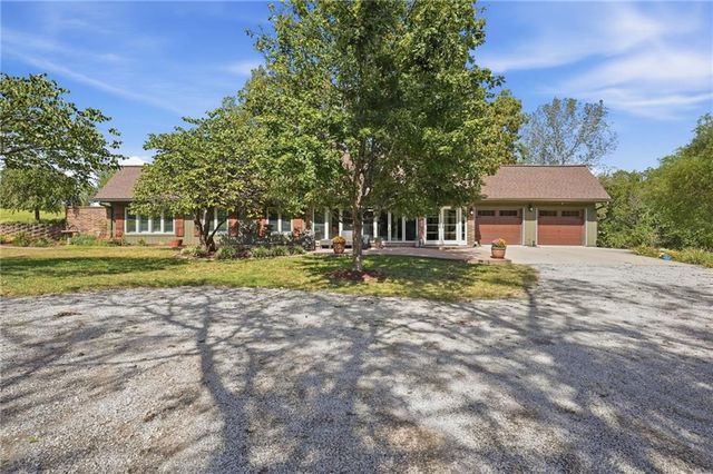 23805 S Scottsdale Drive, Peculiar, MO 64078