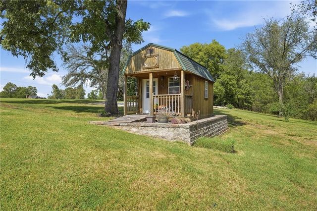23805 S Scottsdale Drive, Peculiar, MO 64078