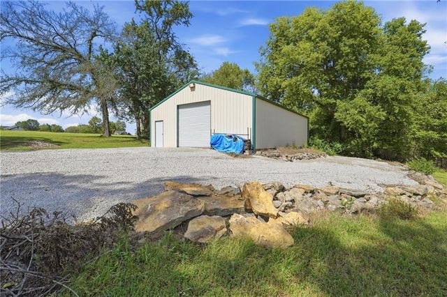 23805 S Scottsdale Drive, Peculiar, MO 64078