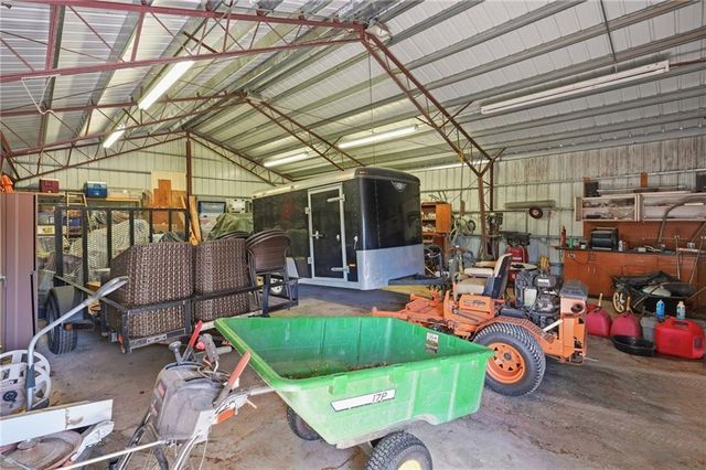 23805 S Scottsdale Drive, Peculiar, MO 64078