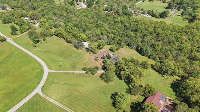 23805 S Scottsdale Drive, Peculiar, MO 64078