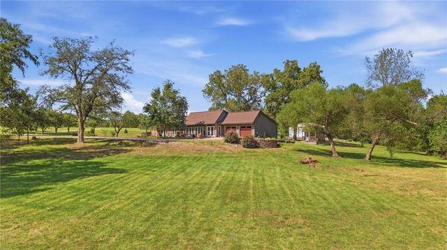23805 S Scottsdale Drive, Peculiar, MO 64078