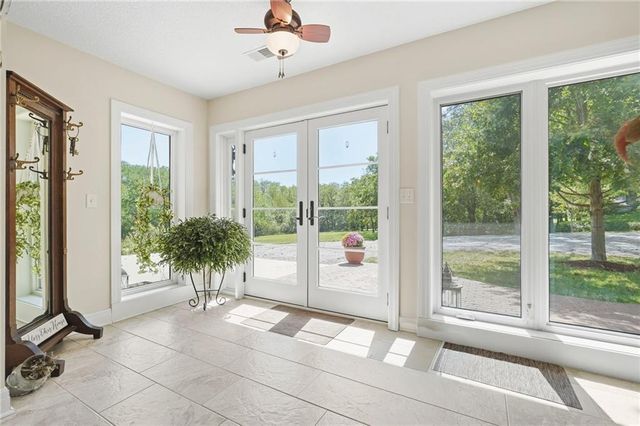 23805 S Scottsdale Drive, Peculiar, MO 64078
