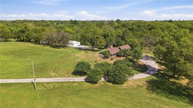 23805 S Scottsdale Drive, Peculiar, MO 64078