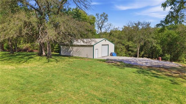 23805 S Scottsdale Drive, Peculiar, MO 64078
