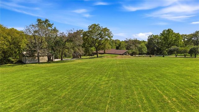 23805 S Scottsdale Drive, Peculiar, MO 64078