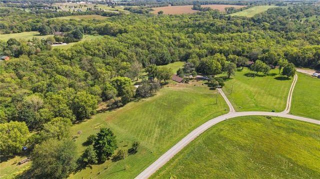 23805 S Scottsdale Drive, Peculiar, MO 64078