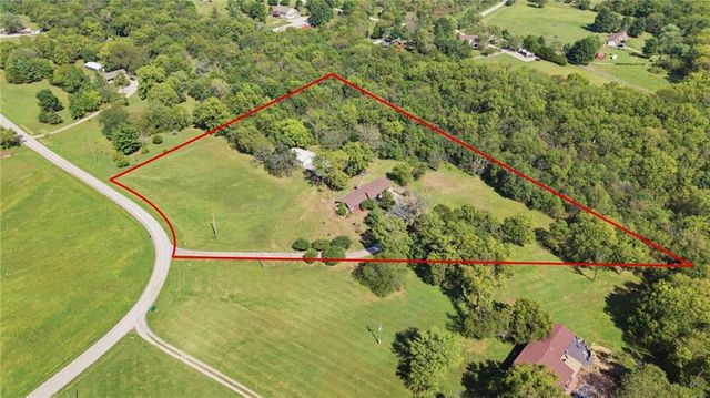 23805 S Scottsdale Drive, Peculiar, MO 64078