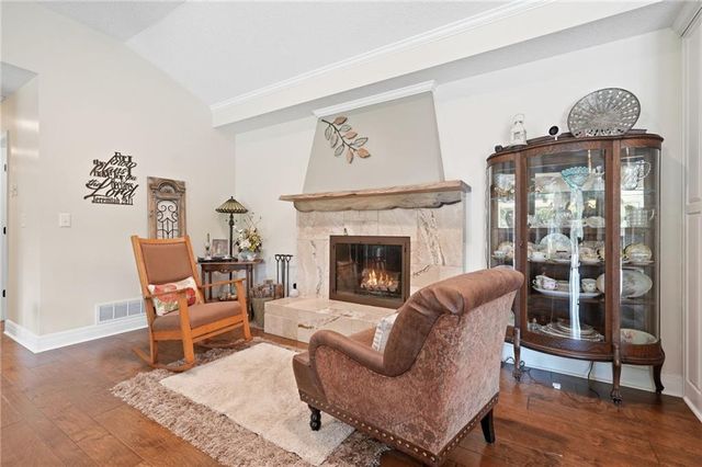 23805 S Scottsdale Drive, Peculiar, MO 64078