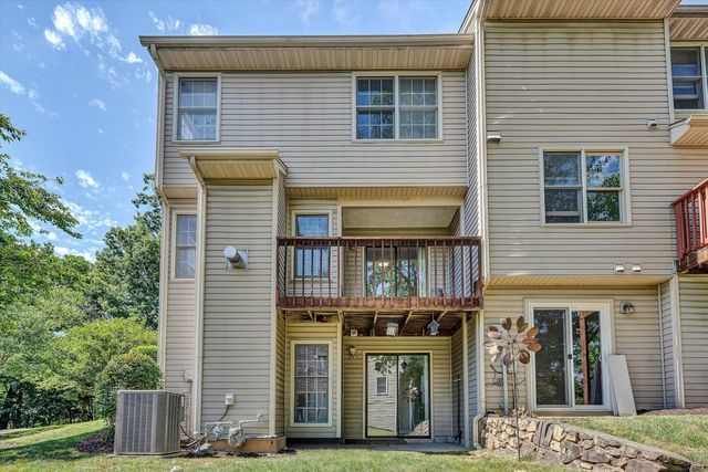 4715 Oakcliff DR, Roanoke, VA 24018