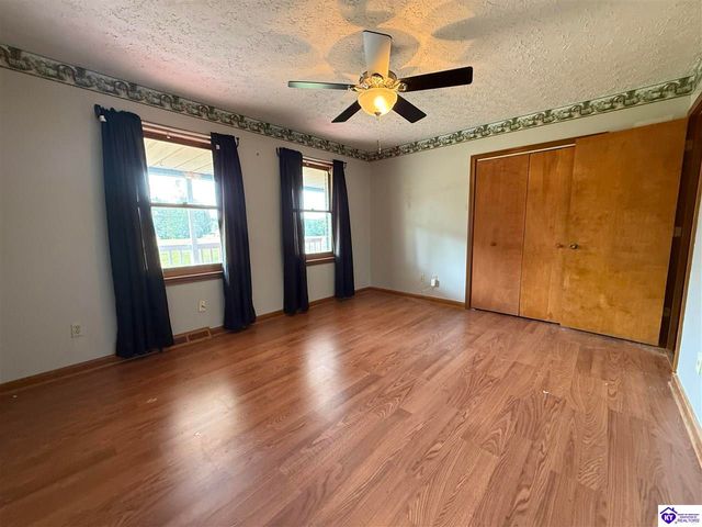 6106 Flaherty Road, Vine Grove, KY 40175