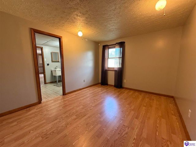 6106 Flaherty Road, Vine Grove, KY 40175