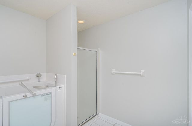 5440 Asbury Lake Drive, Green Twp, OH 45247