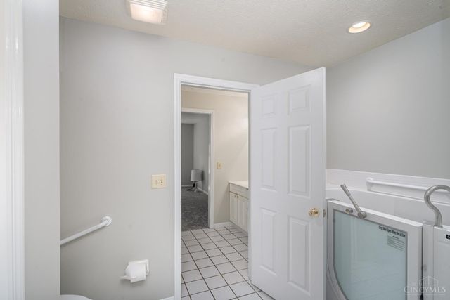 5440 Asbury Lake Drive, Green Twp, OH 45247