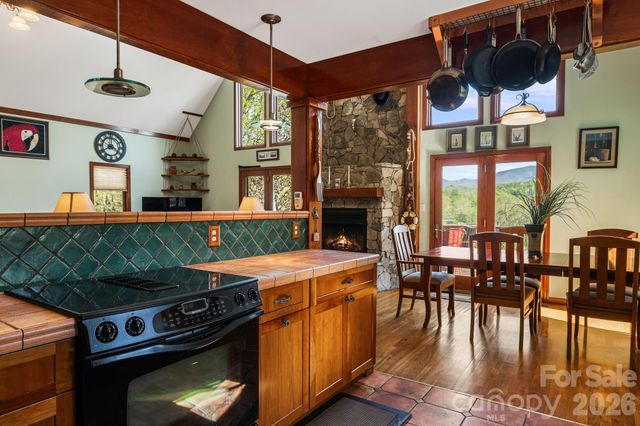 144 Hilltop Road, Black Mountain, NC 28711