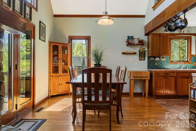 144 Hilltop Road, Black Mountain, NC 28711