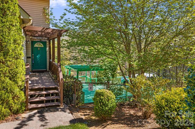 144 Hilltop Road, Black Mountain, NC 28711