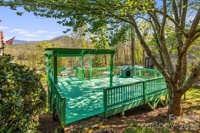 144 Hilltop Road, Black Mountain, NC 28711