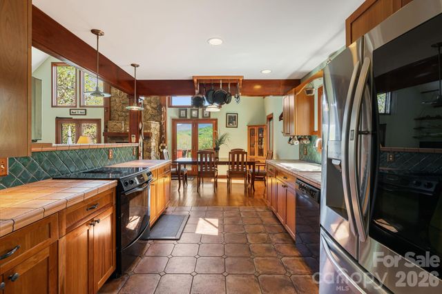 144 Hilltop Road, Black Mountain, NC 28711
