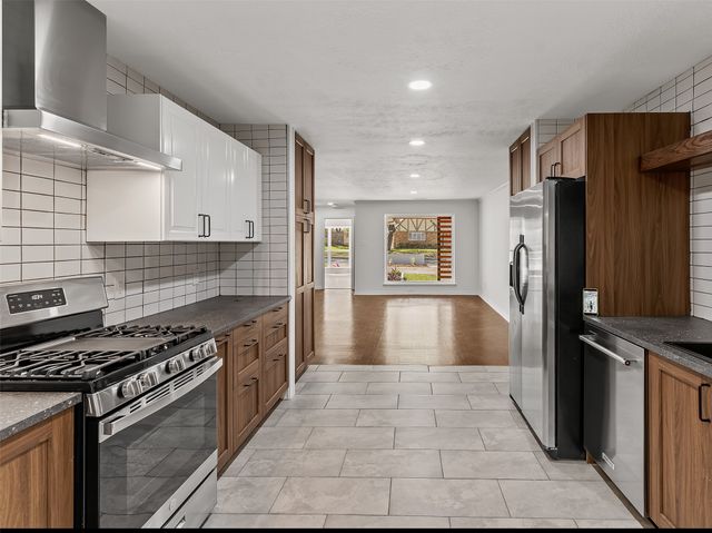 7607 Meadow Oaks Drive, Dallas, TX 75230