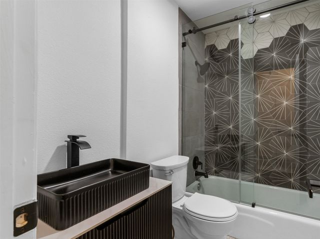 7607 Meadow Oaks Drive, Dallas, TX 75230