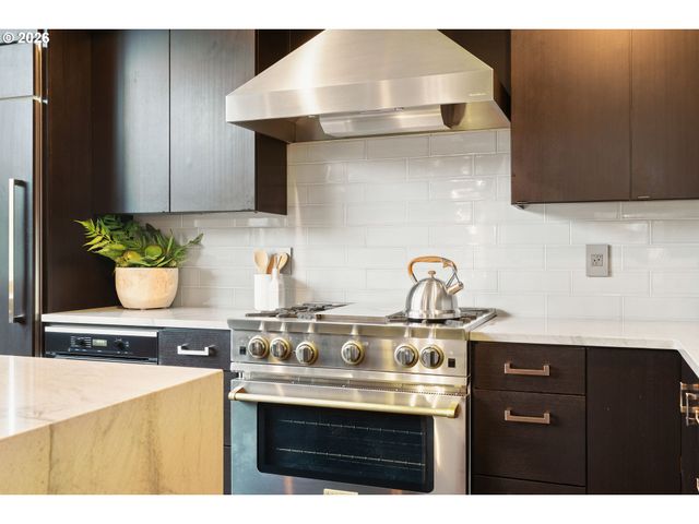 1930 S RIVER Dr W107, Portland, OR 97201