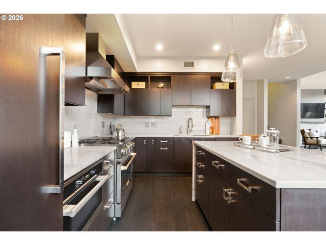 1930 S RIVER Dr W107, Portland, OR 97201