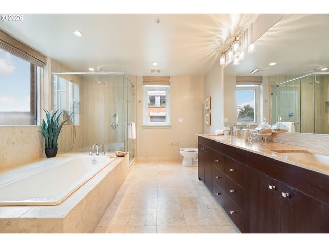 1930 S RIVER Dr W107, Portland, OR 97201