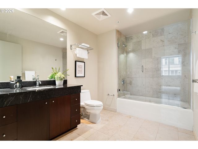 1930 S RIVER Dr W107, Portland, OR 97201