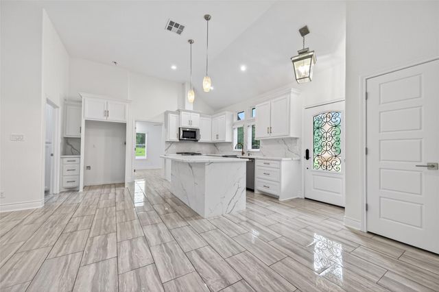 13399 Hill Creek Road, Montgomery, TX 77356