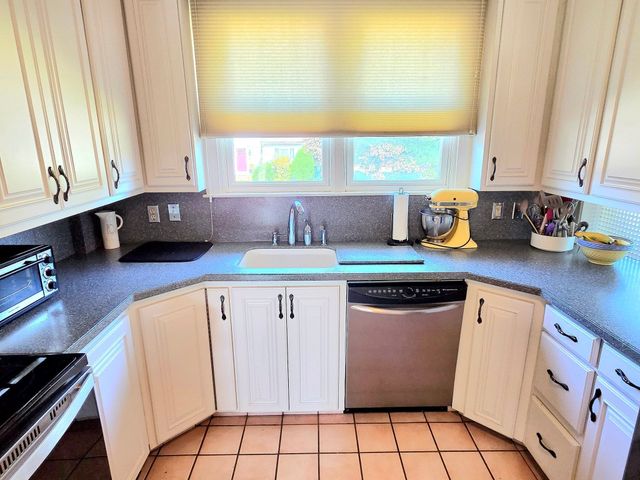 1015 Madison St, Fall River, MA 02720