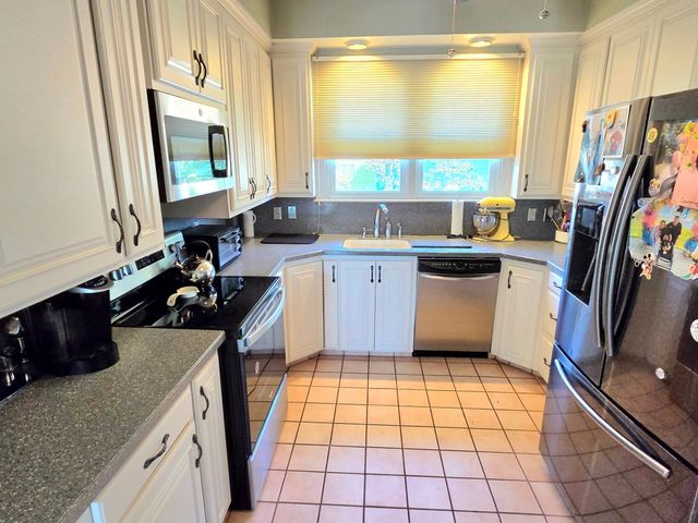 1015 Madison St, Fall River, MA 02720