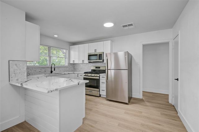 1412 W 10th Street, Freeport, TX 77541