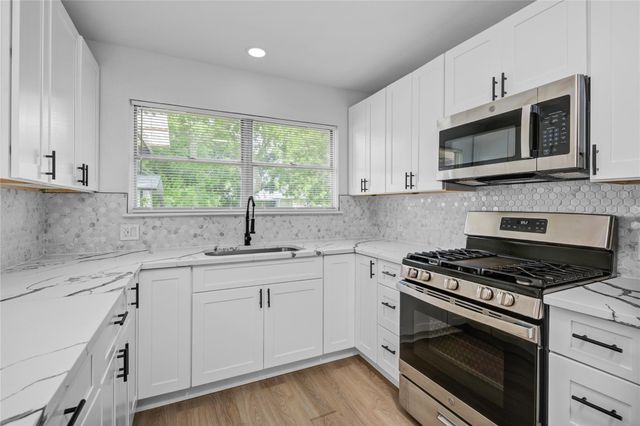1412 W 10th Street, Freeport, TX 77541