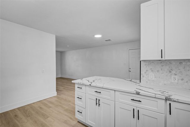 1412 W 10th Street, Freeport, TX 77541