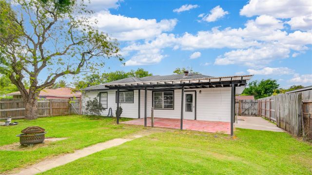 1412 W 10th Street, Freeport, TX 77541