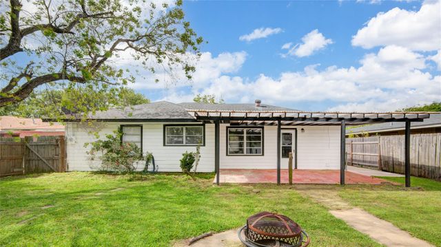 1412 W 10th Street, Freeport, TX 77541