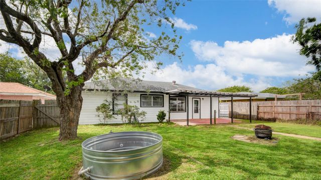 1412 W 10th Street, Freeport, TX 77541